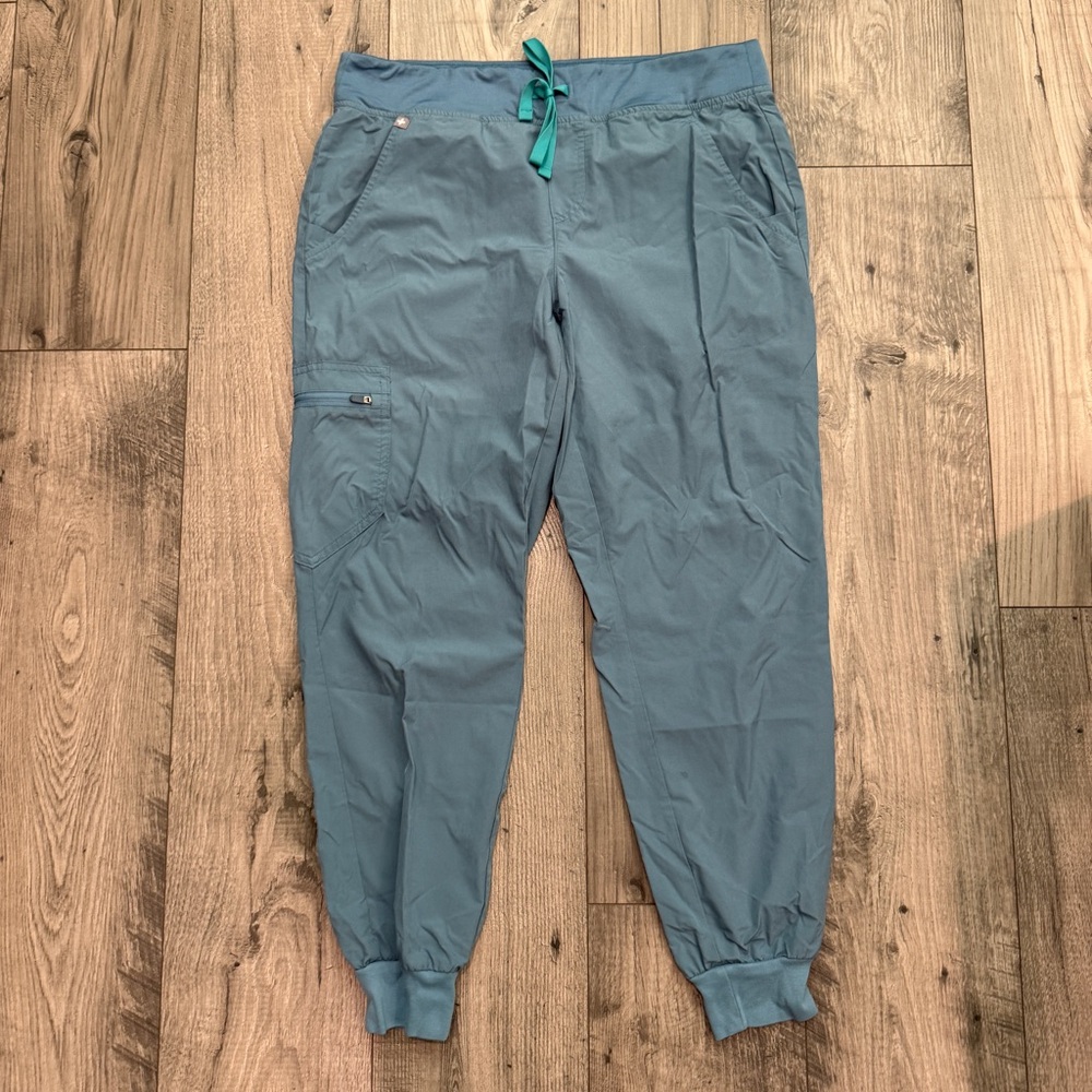 Figs petite jogger scrub pants